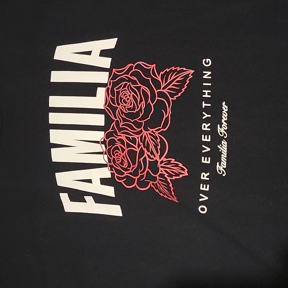 Familia print t-shirt. - Picture 2 of 3